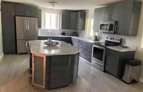Severn Bridge House | Welcoming Retreat with Ocean View and Family-Friendly Amenities