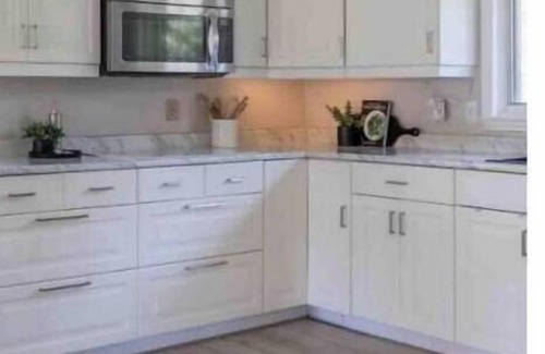 Severn Bridge House | Welcoming Retreat with Ocean View and Family-Friendly Amenities