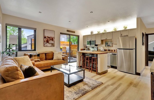 Huffman - O' Malley Apartment | Home Away From Home: 2-bedroom apartment in superb Anchorage with WiFi
