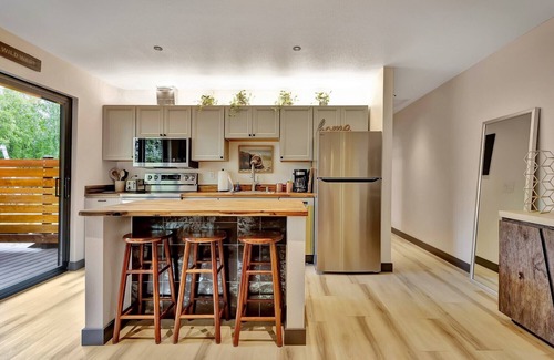Huffman - O' Malley Apartment | Home Away From Home: 2-bedroom apartment in superb Anchorage with WiFi