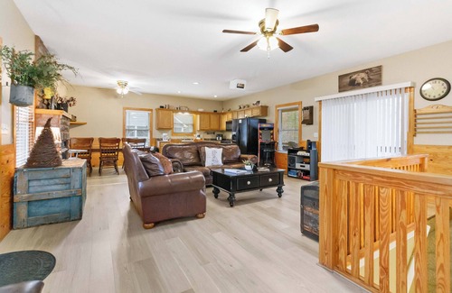 Sloans Valley House | Inviting Retreat at Home Away From Home 25R with Pool & More