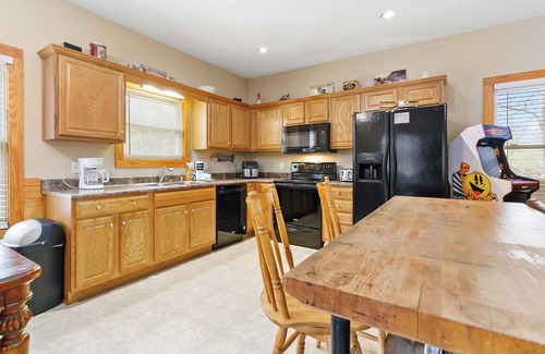 Sloans Valley House | Inviting Retreat at Home Away From Home 25R with Pool & More