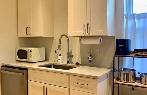 Sewickley House | Comfortable 3BR Home in Sewickley Village with Great Amenities