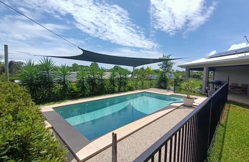 Wongaling Beach House | Cozy 1 Bedroom Retreat with Pool and Pet-Friendly Perks