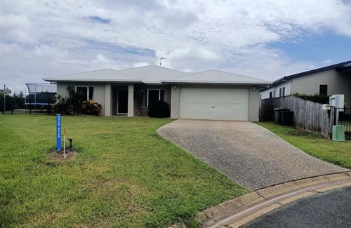 Wongaling Beach House | Cozy 1 Bedroom Retreat with Pool and Pet-Friendly Perks