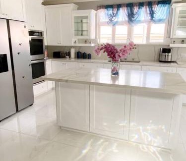 Oistins House | Ideal Family Retreat: Your Home Away From Home