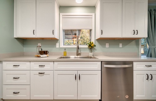 Five Corners House | Bright and Inviting 3 Bedroom Home with Spa and Hot Tub