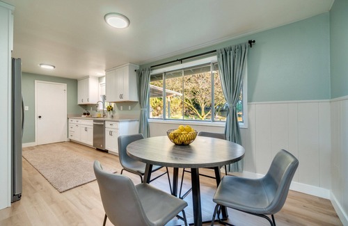 Five Corners House | Bright and Inviting 3 Bedroom Home with Spa and Hot Tub