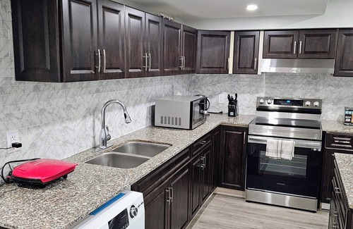 Halton Regional Municipality Apartment | Welcoming Retreat with Pool and Family-Friendly Amenities