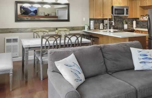 East Kootenay House | Your Ideal Retreat: Home Away from Home with Ocean View!
