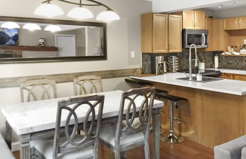 East Kootenay House | Your Ideal Retreat: Home Away from Home with Ocean View!