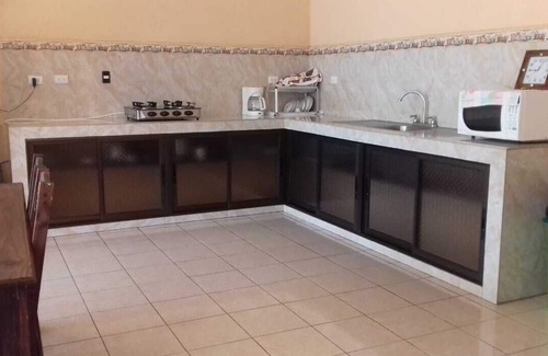 La Cruz House | Cozy Hotel Retreat Minutes from the Beautiful Beach