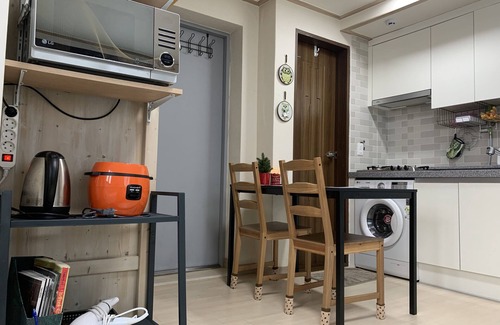 Deungchon-dong Apartment | Welcoming Retreat with Family-Friendly Amenities