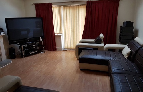 Colchester House | Relax and Unwind in Our Family-Friendly Retreat