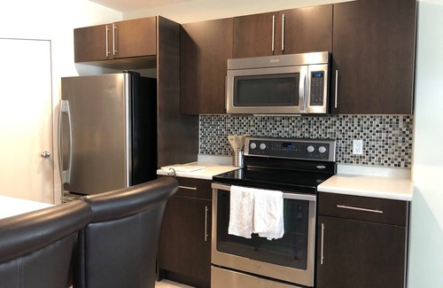 Saskatoon House | Cozy Retreat in Saskatoon with Kitchen & Breakfast Included