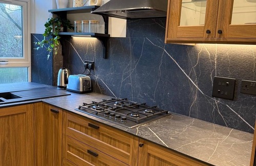 Shawlands Apartment | Home away from home in Glasgow - Free Parking on street- Luxury Victorian