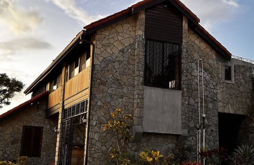 St. George's House | Relaxing Retreat in the Tropics with Ocean View & Spa