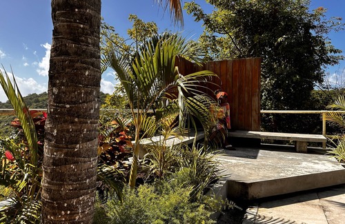 St. George's House | Relaxing Retreat in the Tropics with Ocean View & Spa