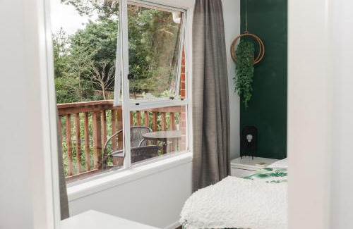 Birkdale Apartment | Jungle-Style Retreat: A Home Away from Home for Families
