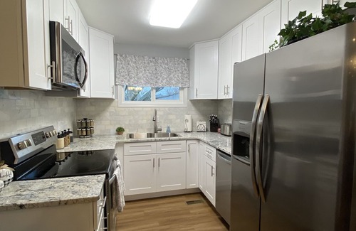 Riverside House | Cozy Retreat Minutes from Attractions & Family-Friendly Amenities