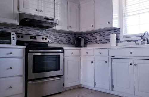 Lyman House | Cozy Monthly Rental near Downtown Greer with Spa & Kitchen