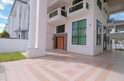 Lutong House | Your Home Away From Home – Family-Friendly Comfort Awaits