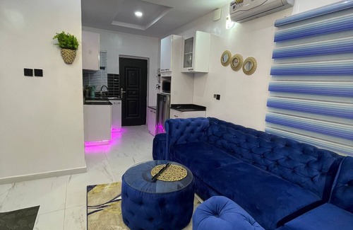 Sagamu Apartment | Welcome to Your Home Away From Home with Pool & Breakfast