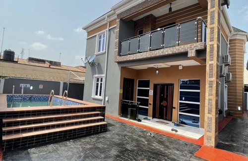 Sagamu Apartment | Welcome to Your Home Away From Home with Pool & Breakfast