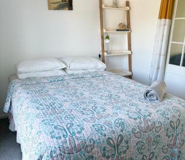 Christchurch House | Cozy Retreat with Hot Tub, Rated 9/10 by Guests