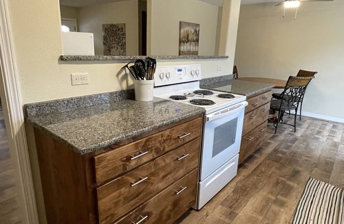 Neosho House | Cozy Getaway on Ridgewood Road: Pet Friendly & Family Ready