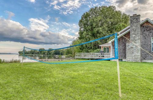 North Hero House | Cozy Home Away from Home with Hot Tub Access