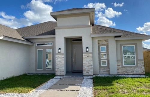 Olmito House | Exceptional Getaway: Home Away From Home with Spa & Hot Tub