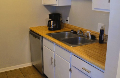 Enterprise Apartment | Your Comfortable Retreat with Spa and Family Amenities