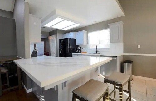 Fresno House | Your Perfect Home Away from Home with Pool & Breakfast