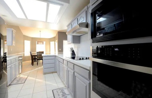 Fresno House | Your Perfect Home Away from Home with Pool & Breakfast