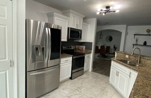 Haines City House | Ideal House with Pool, 30 Mins from Disney - Rated 10/10