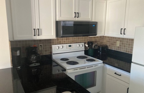 Isle of Palms Condo | Relaxing Beachside Retreat: Port O Call C203 with Ocean Views