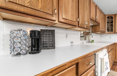 Lebanon Apartment | Comforting Home Away From Home with Spa & Pet-Friendly Options