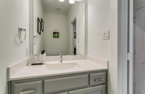 Lewisville Apartment | Your Comfortable Retreat: Home Away from Home