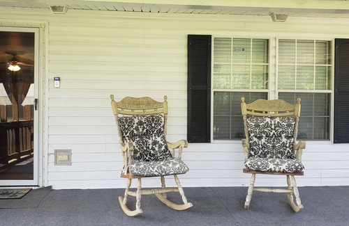 Natchez House | Discover Your Home Away from Home with Family-Friendly Amenities