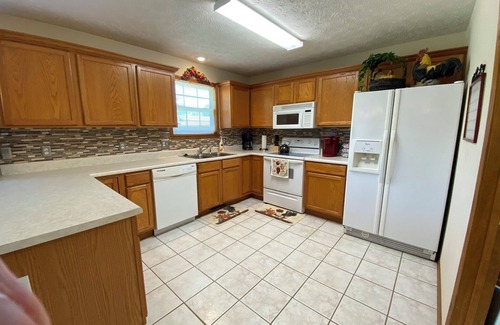 Nixa House | Ultimate Getaway: Home Away From Home with Pool & Spa