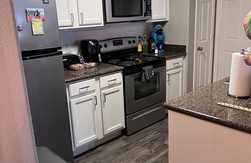 Ocotillo Landing Apartment | Cozy Getaway: Home Away from Home QC for Families & Pets