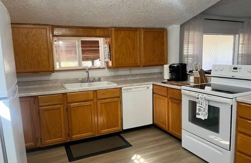 Waldron House | Exceptional Getaway: Your Home Away from Home with Spa & Hot Tub