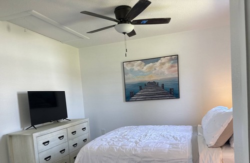 Dade City House | Home Away from Home, With a Pool!