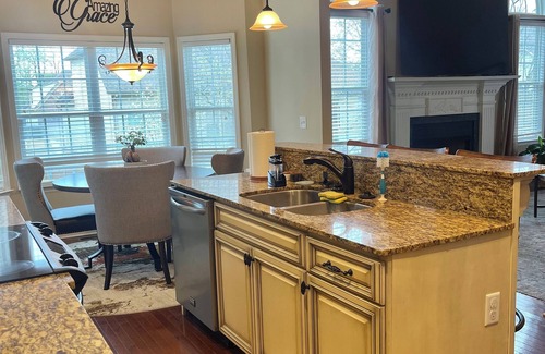 Collegedale House | Cozy Retreat with Ocean View and Community Pool