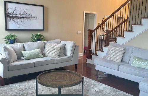 Collegedale House | Cozy Retreat with Ocean View and Community Pool