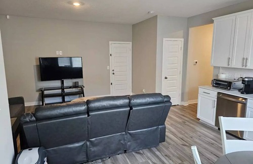 Maxwell House | Welcoming Retreat: Guest Rated 9.8 with Pool & Spa