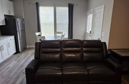 Maxwell House | Welcoming Retreat: Guest Rated 9.8 with Pool & Spa