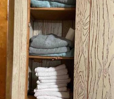 Niagara Falls House | Cozy Retreat at Niagara View - Pet Friendly & Hot Tub