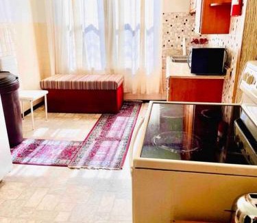Niagara Falls House | Cozy Retreat at Niagara View - Pet Friendly & Hot Tub